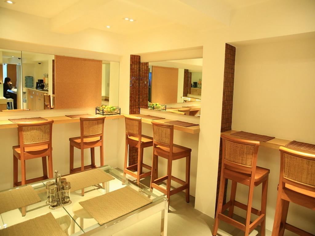 Silom One Bed & Breakfast Bangkok Dış mekan fotoğraf