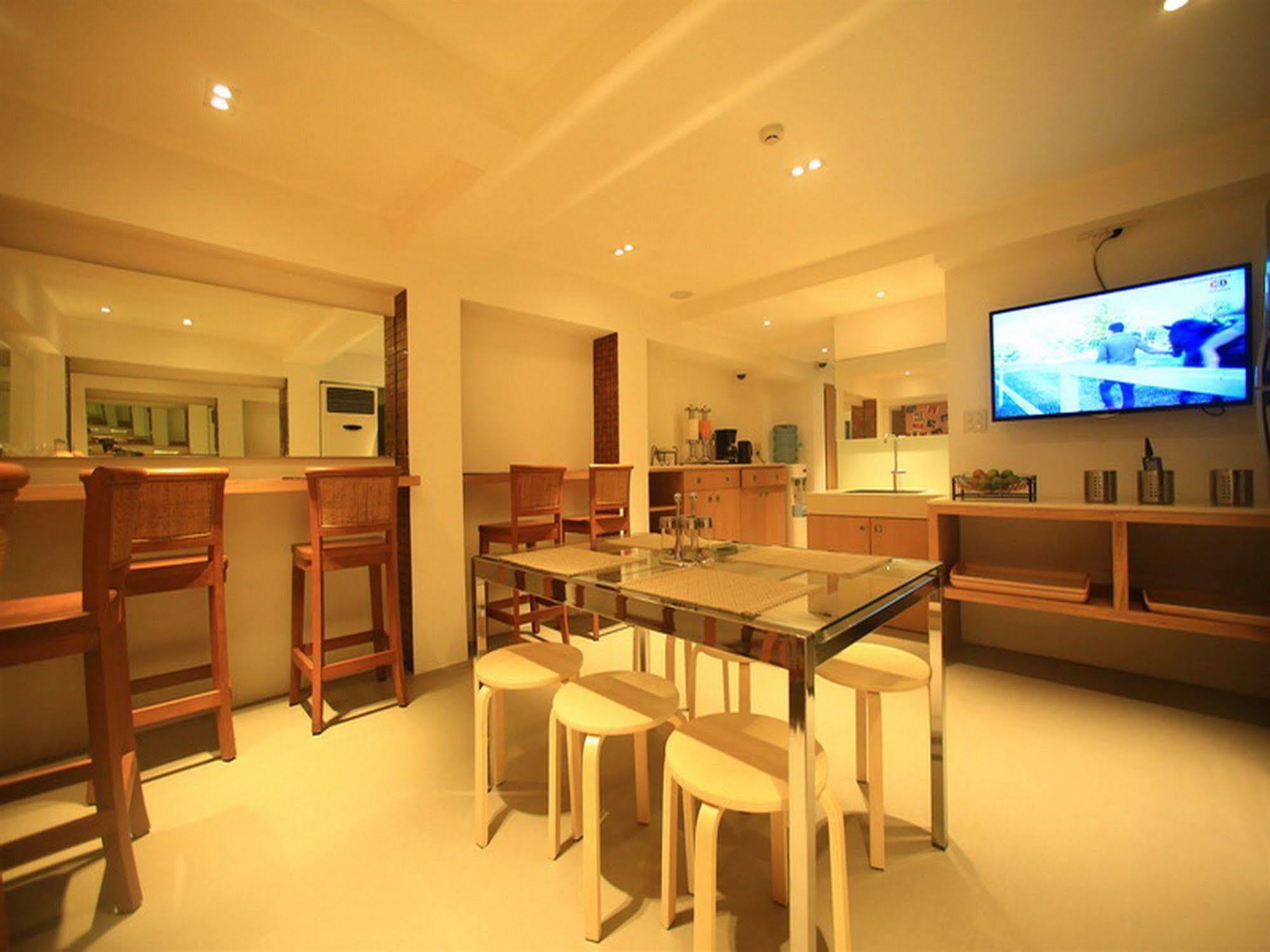 Silom One Bed & Breakfast Bangkok Dış mekan fotoğraf